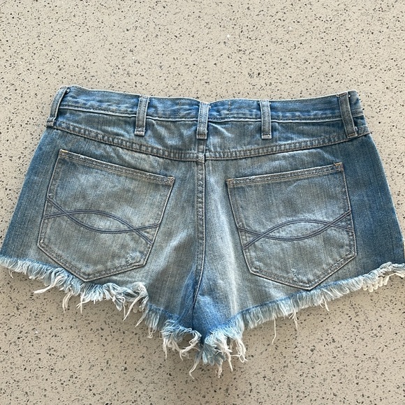 Abercrombie and Fitch festival shorts high-rise. Size8-W29. - Picture 3 of 7
